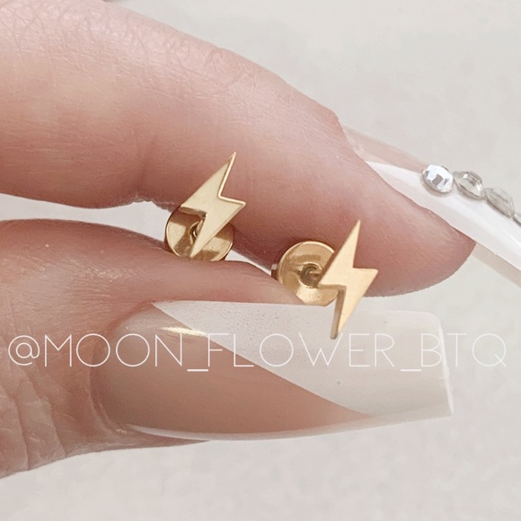 Ⓜ️SOLDⓂ️Tiny Gold Lightning Bolt Earrings - Picture 2 of 6